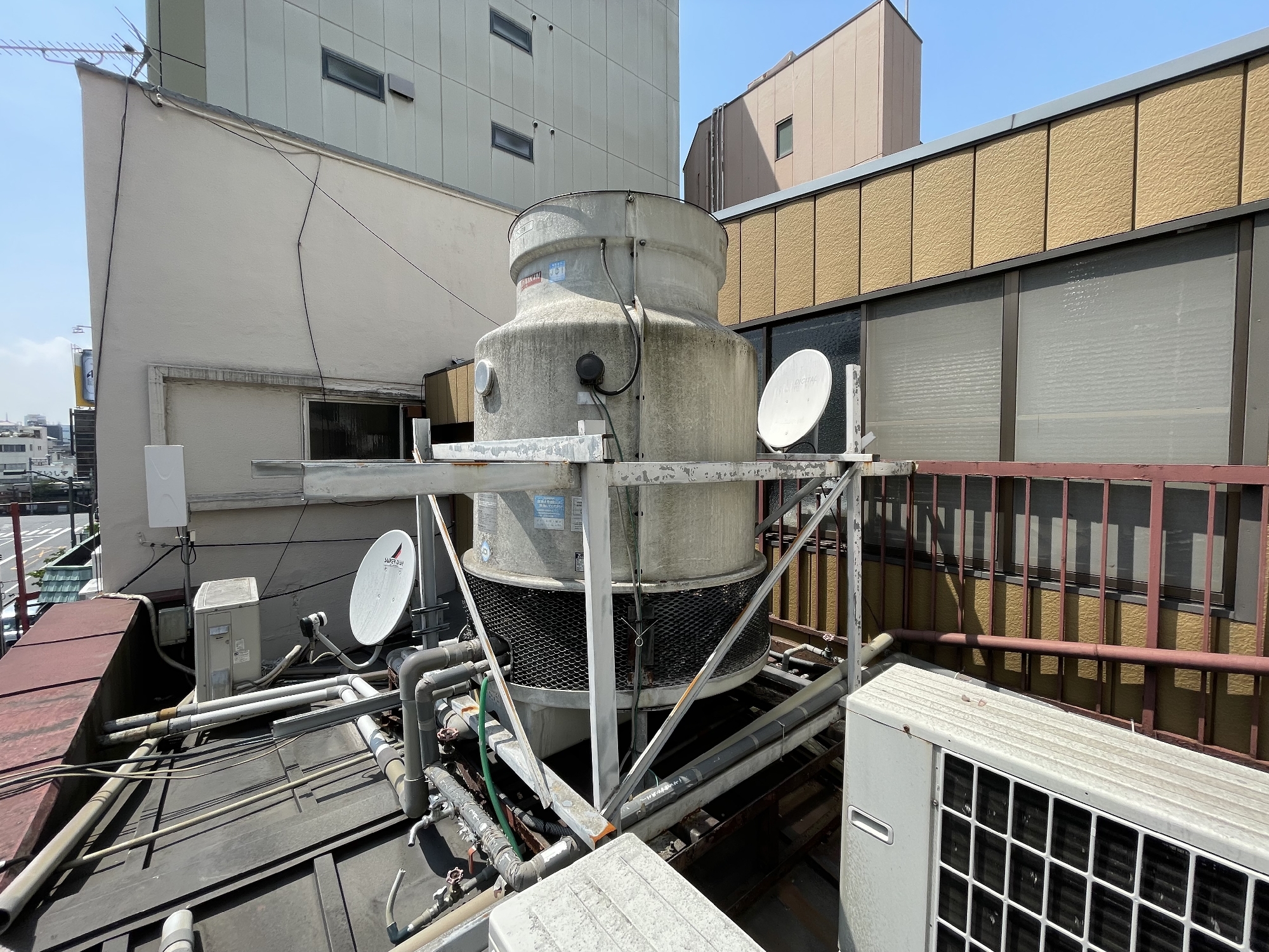 施工事例　屋上クーリングタワー撤去解体工事